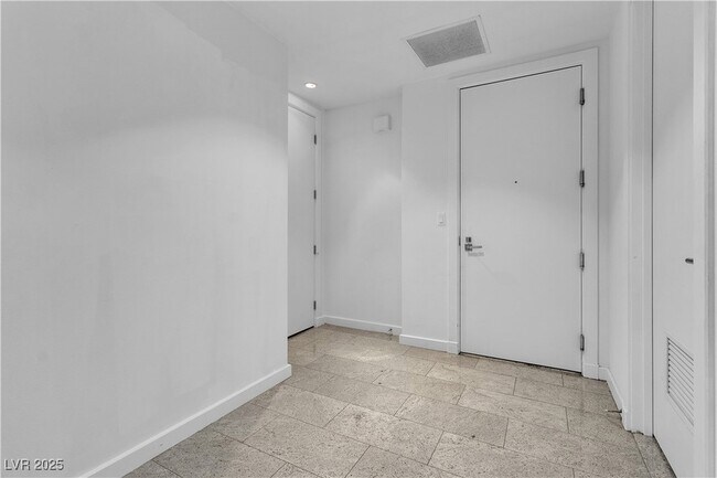 Building Photo - 4471 Dean Martin Dr