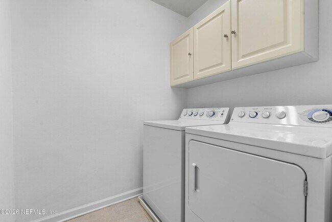 Building Photo - 3897 Lionheart Dr