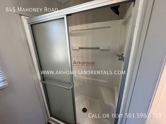 Building Photo - 845 Mahoney Rd