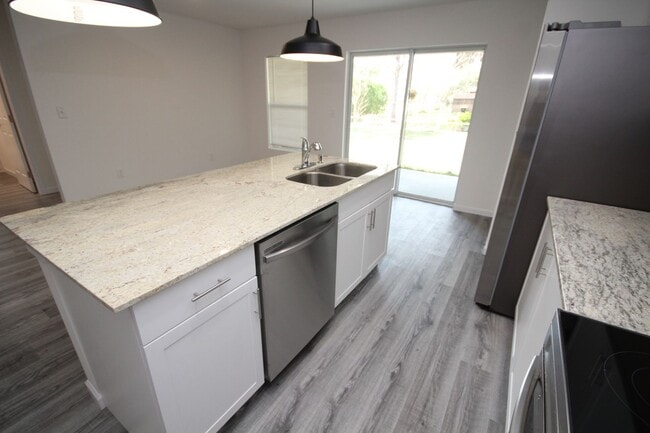 Building Photo - Beautiful 4 Bedroom, 2 Bathroom Home in Palm Bay!!