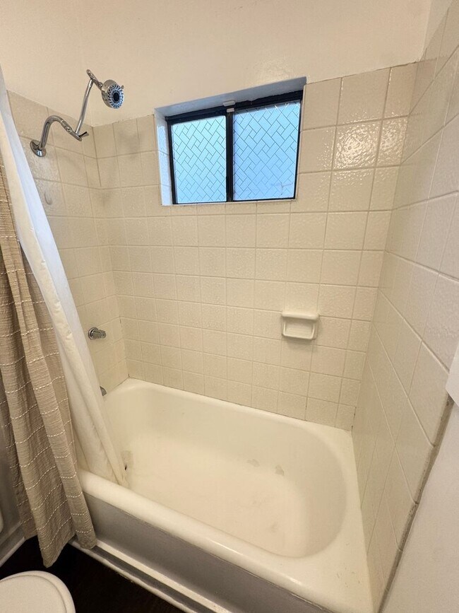 Building Photo - Charming 1 Bedroom 1 Bath Historic Duplex,...