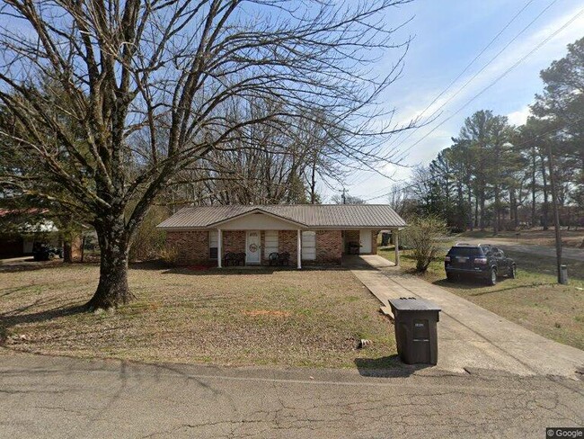 Primary Photo - 905 Forrest Dr