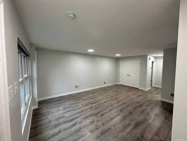 Building Photo - 367 Cypress Ave