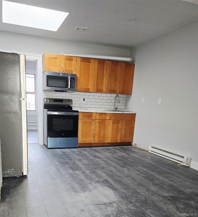 Building Photo - 211-45 Jamaica Ave