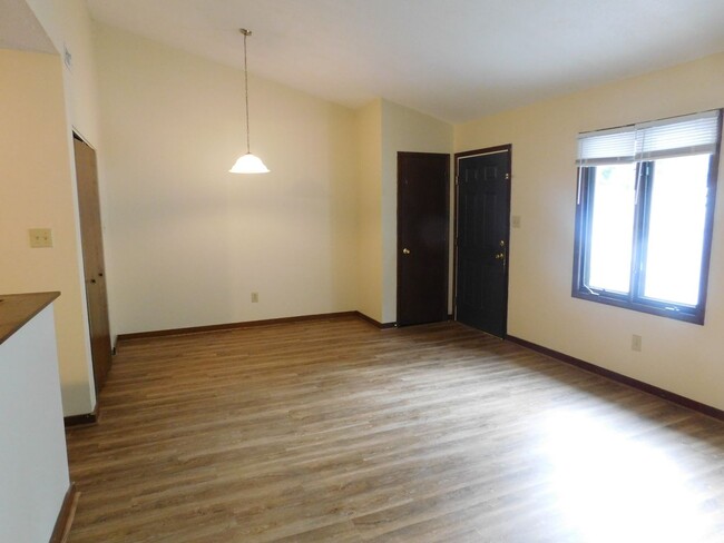 Building Photo - 1527 College Way