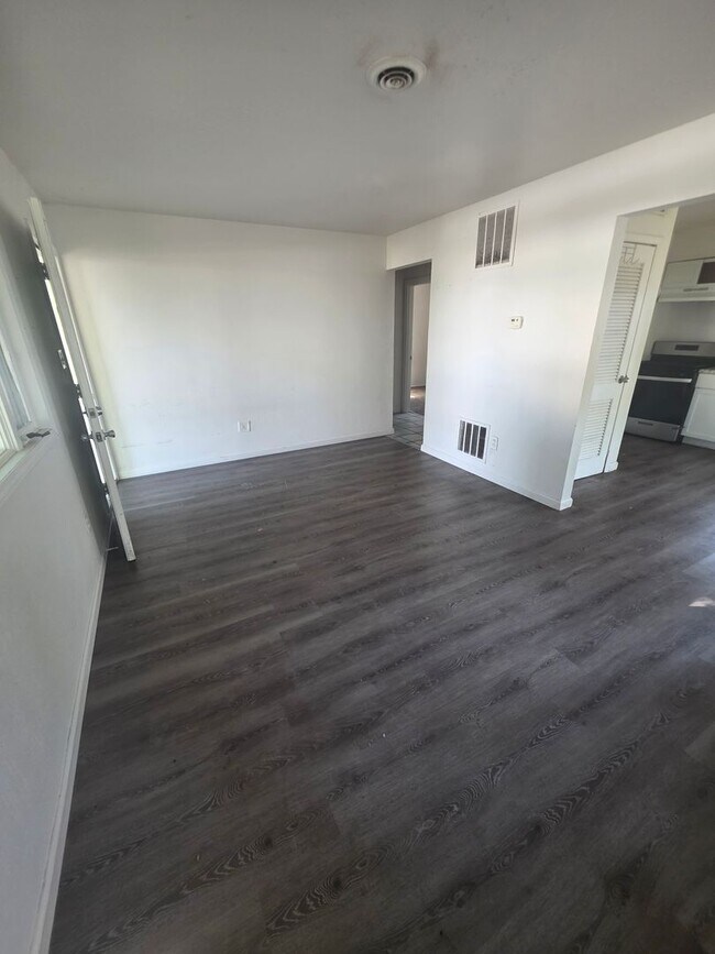 Building Photo - 2bed/1bath