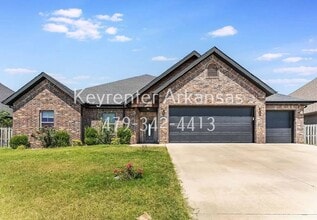 Building Photo - Bentonville living | 4bed 2bath