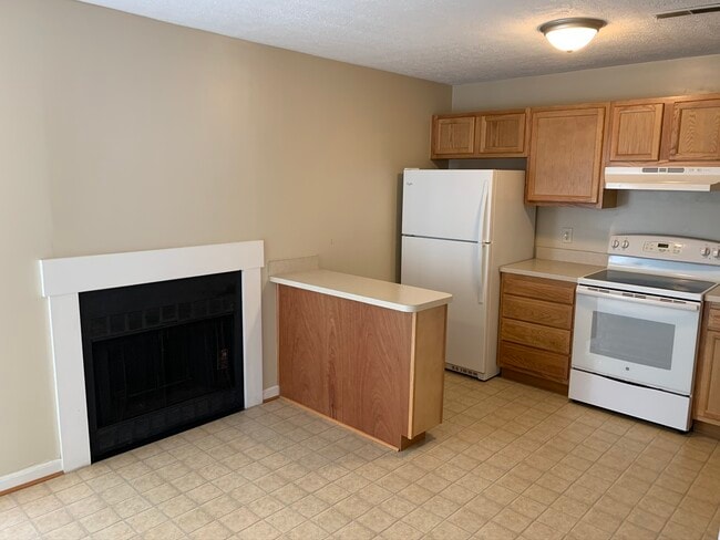 Building Photo - 1616 E Bancroft Ln