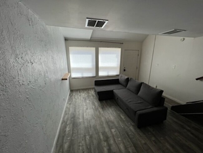 Building Photo - 1BD 1BTH Townhouse near Belmar