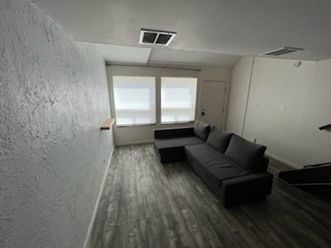 Building Photo - 351 S Estes St