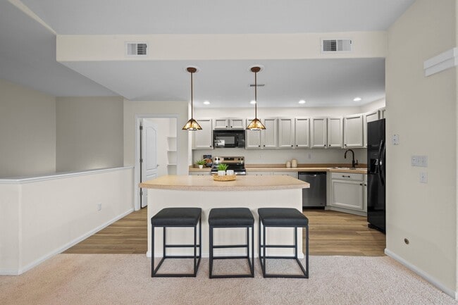 Building Photo - 2125 Calais Dr
