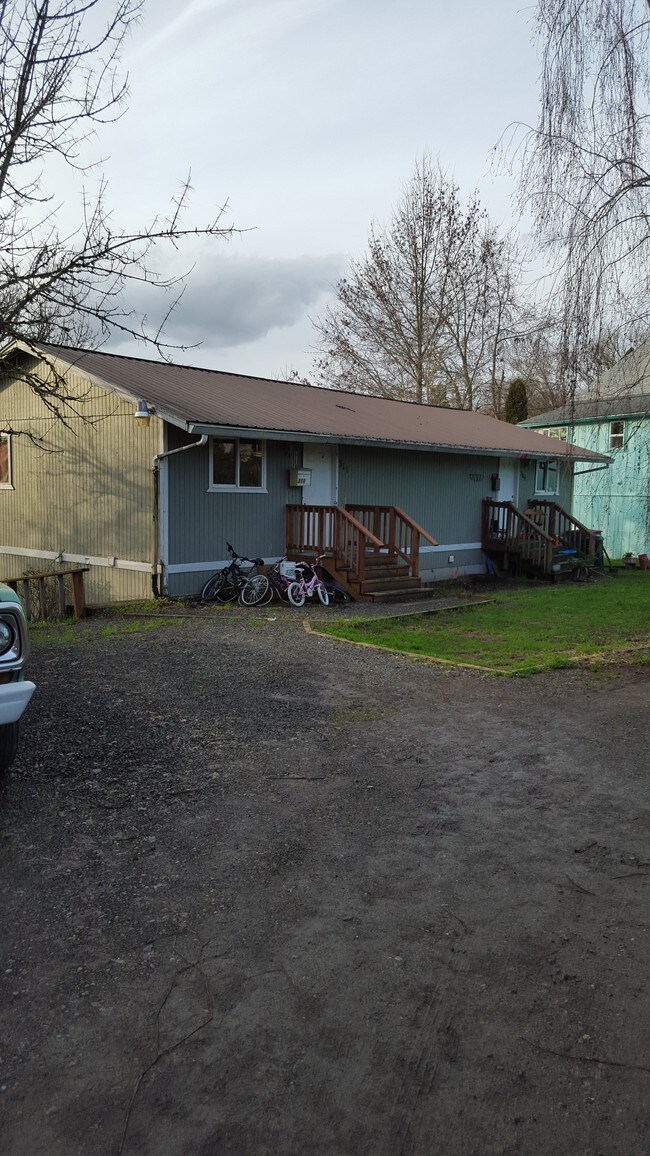 309 SE Dayton Ave 309 SE Dayton Ave McMinnville OR 97128 Apartment