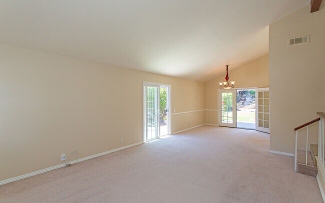 Building Photo - Charming 4 bedroom Home in Oceanside