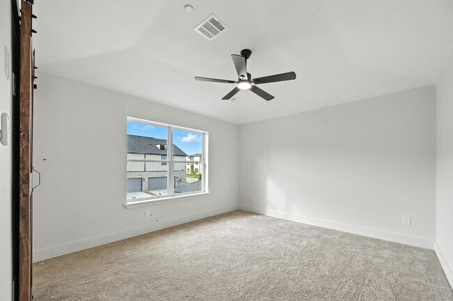 Building Photo - Brand-new modern townhome in Rowlett featu...