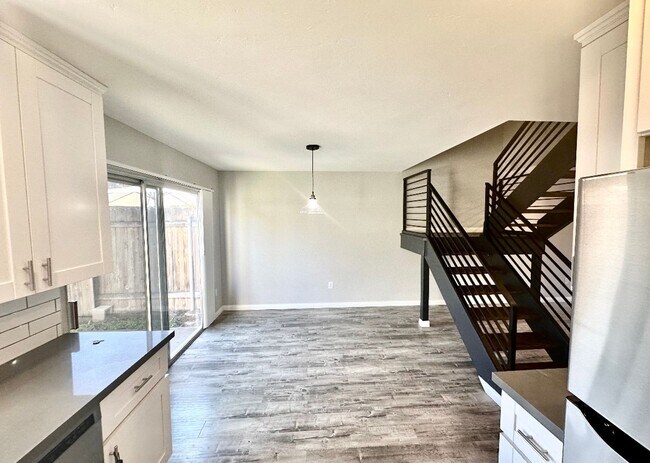 Building Photo - Stunning Townhome In Santee with Modern Fi...