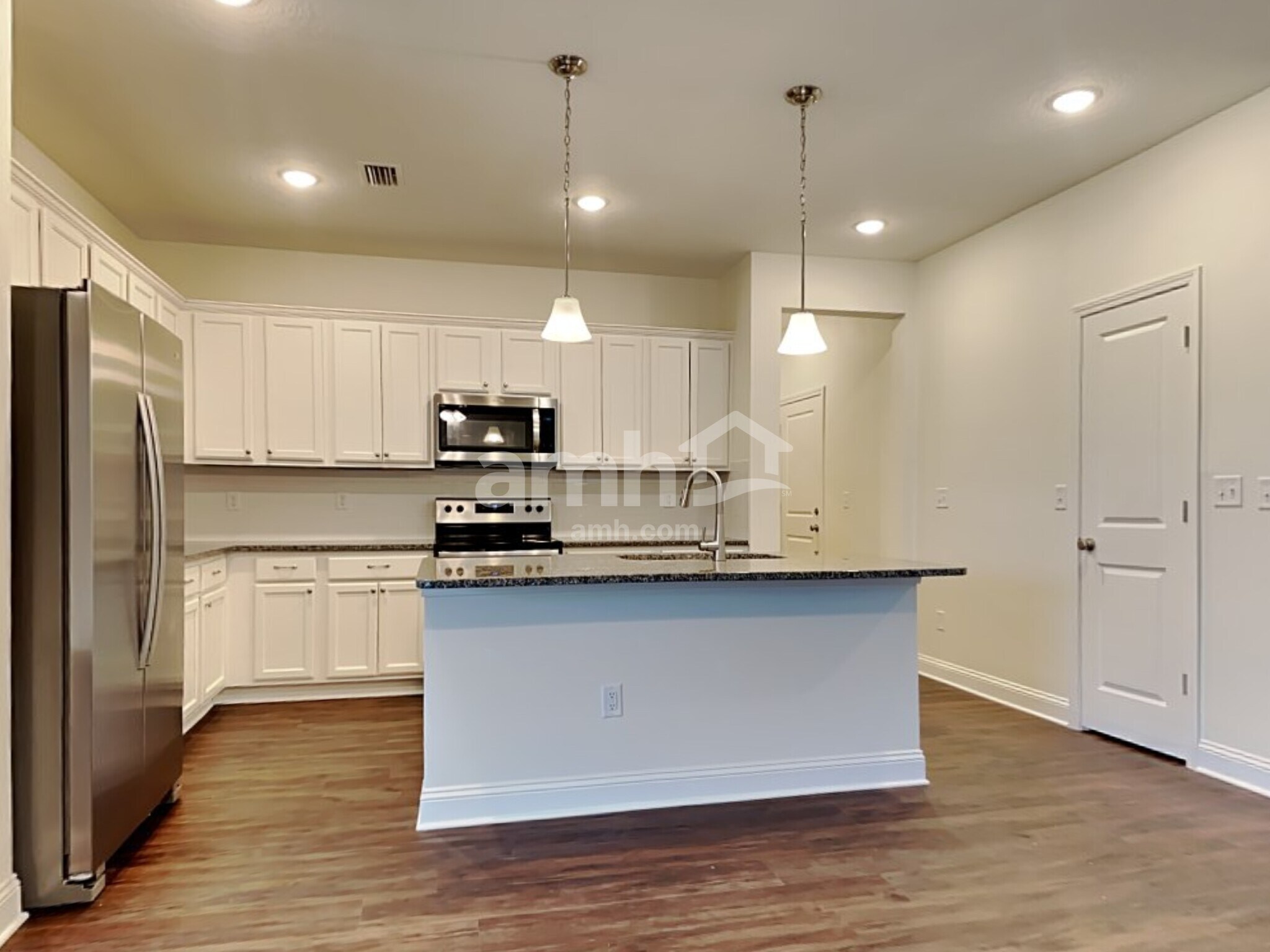 Building Photo - 380 Banyan Frst Dr