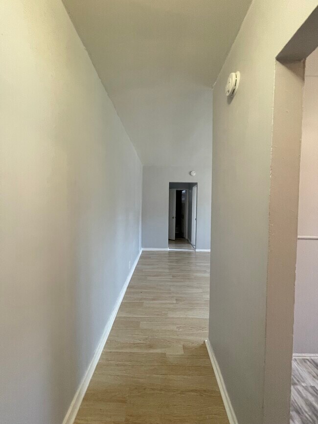 60 Crawford Ave B - 58 Crawford St