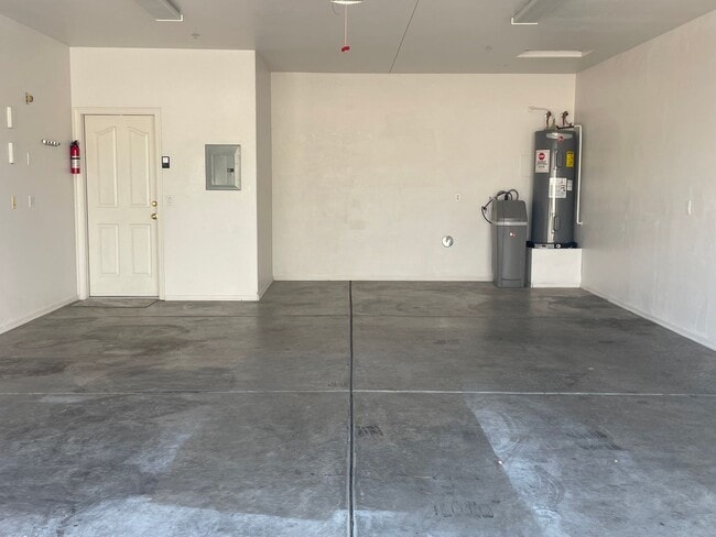 Building Photo - LAKE1335