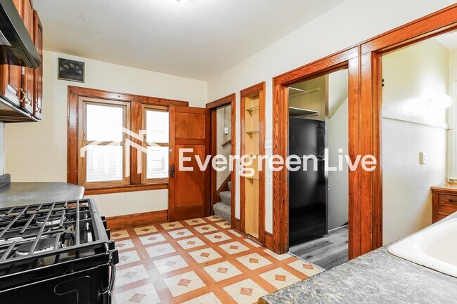 Building Photo - 2523 N 50th St