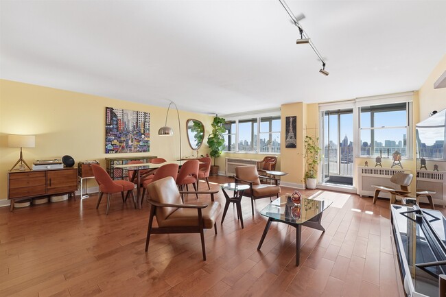 Building Photo - 6040 JFK Blvd E