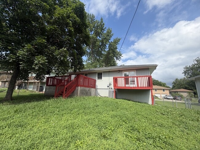 Building Photo - 1208 S Mayview Ave