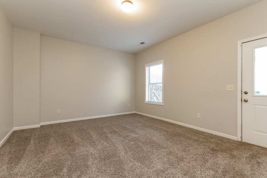Building Photo - 142 Bethany Manor Dr