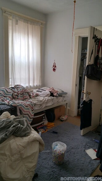 Building Photo - 463 Park Dr