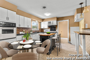 Building Photo - 4414 Tropical Dr