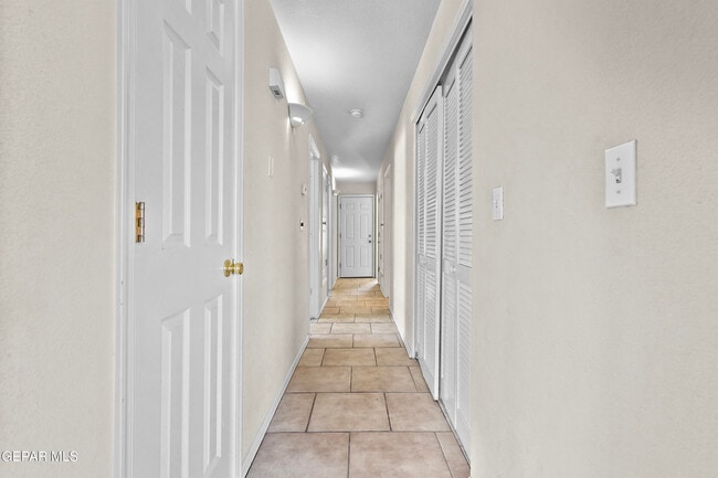 Building Photo - 871 Luisa Guerra Dr