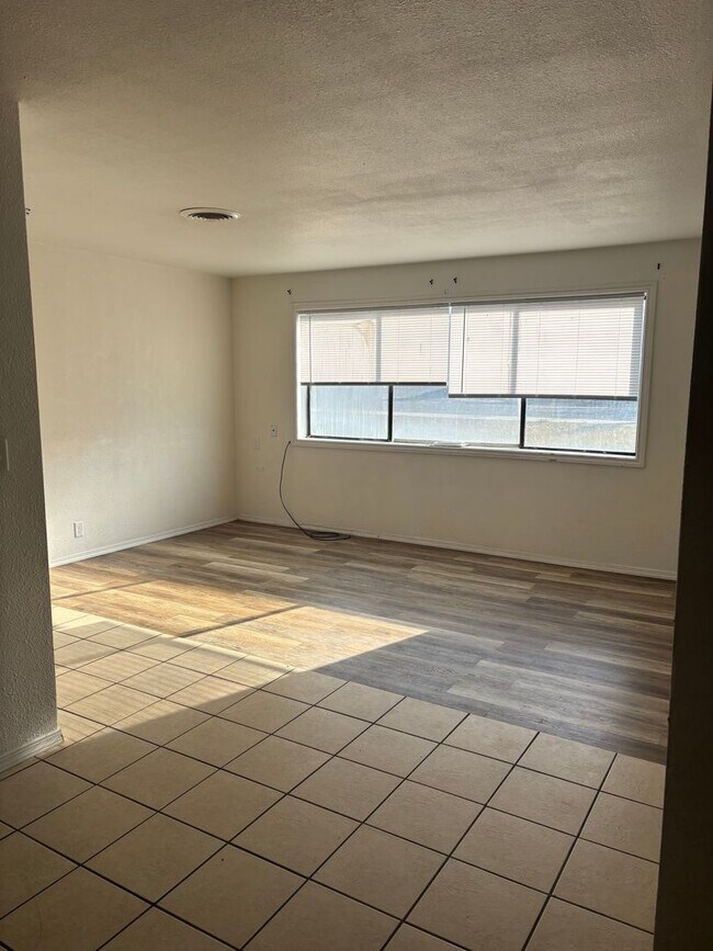 Building Photo - SFH B 107 - Wilson Lane Duplex