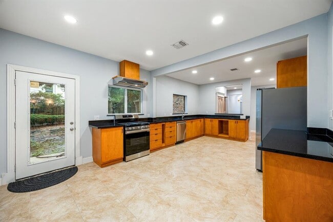 Building Photo - 15726 Walkwood Dr