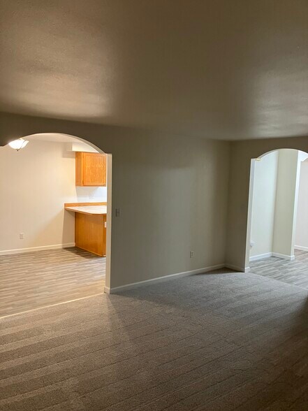 Building Photo - 407 N 5th Ave SW