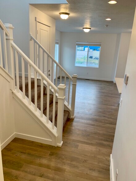 Building Photo - 1264 W Cinch Way