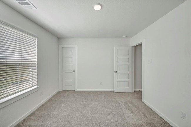 Building Photo - 32510 Lantana Flds Rd