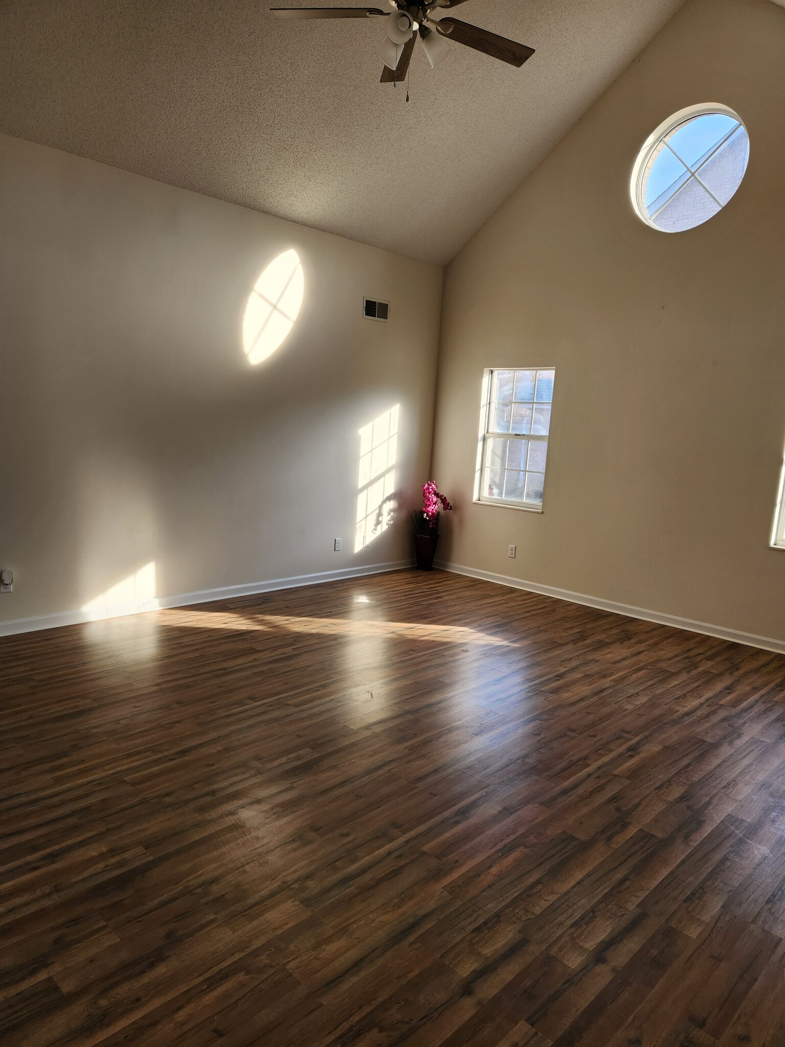 Living Room - 3516 Laurel View Rd