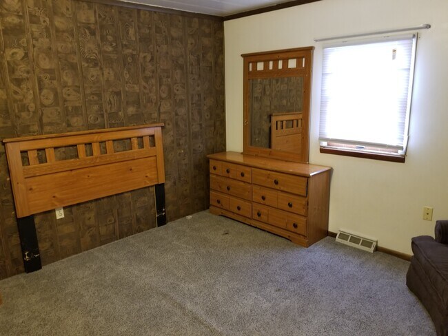 Building Photo - 48 W 4th St