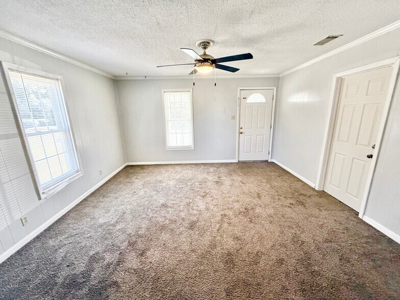 Building Photo - 118 S Tillman St