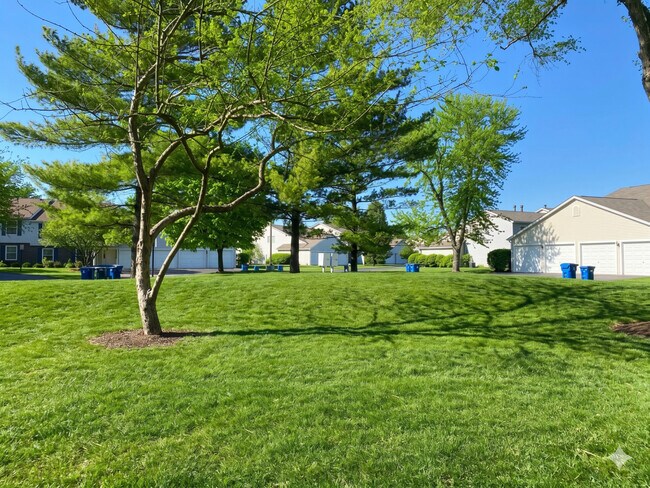 Building Photo - 360 Newport Ln
