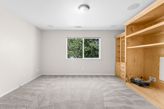 Building Photo - FOR RENT: CORNER LOT, Immaculate, lovely and spacious home - 5 bed, 3 bath + bonus room with 3-ca...