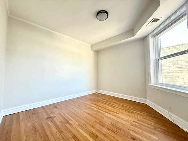 Building Photo - 3115 N St Louis Ave
