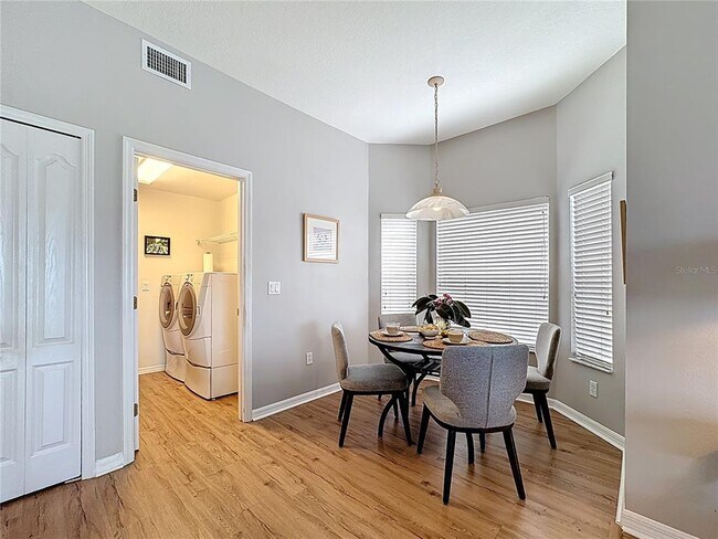 Building Photo - 526 Henley Cir