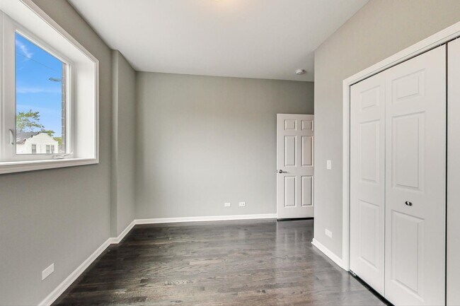 Building Photo - 2910 S Archer Ave