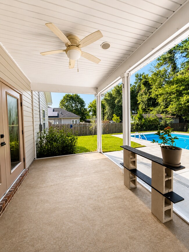 Building Photo - 212 Nandina Way