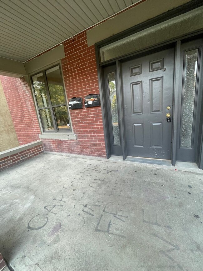 Building Photo - 194 E 14th Ave