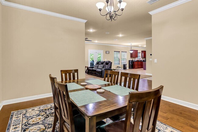 Building Photo - 5 Bedrooms in Crestview!!