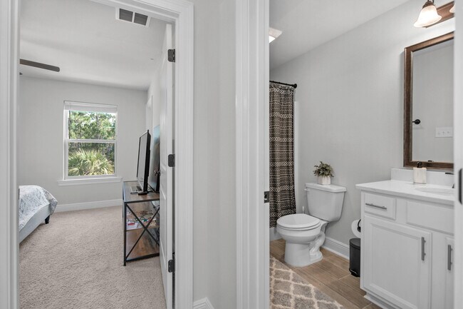 Building Photo - 5718 Oak Hvn Ln