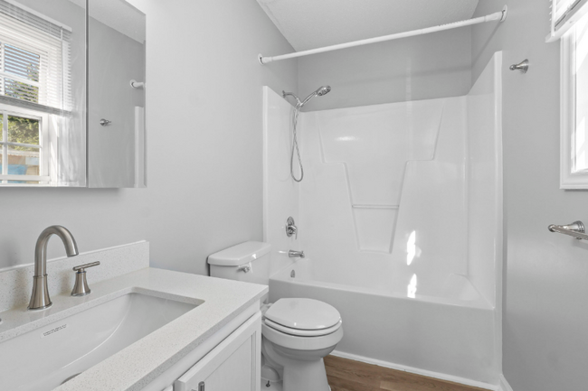 Building Photo - 515 Warbler Ct