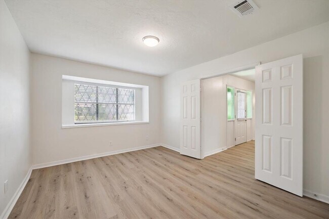 Building Photo - 25402 Lynbriar Ln