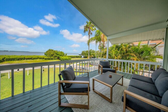 Building Photo - 555 S Gulf Dr