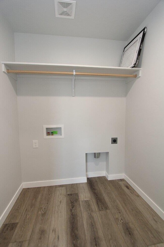 Building Photo - 6587 S Memory Wy